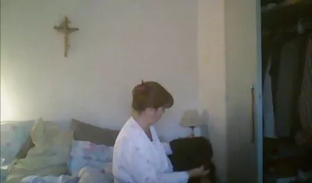 Ele estava deitado de costas e vídeo pornô sexo anal grátis chupou sua namorada