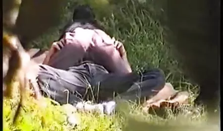 Jogar o jovem velho lesbicas brasileiras gratis pela piscina
