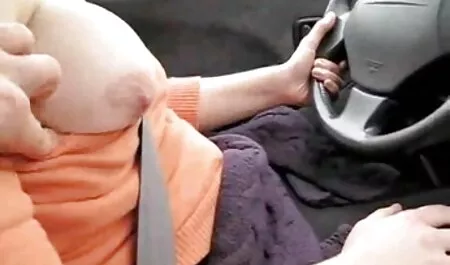 Bate-papo em uma melhores vídeos pornô grátis câmera escondida no banheiro com o telefone