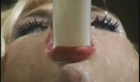 O velho pediu à menina que separasse quero ver o vídeo pornô grátis as pernas com os kangilos