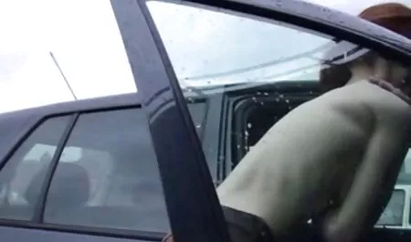 Natasha não é tímido para jogar sem calças na vídeo amador pornô grátis rua