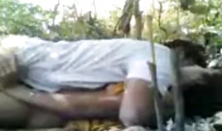 A avó está feliz por ter uma aparência doce em diferentes filme porno de graca pubs