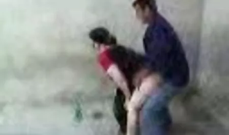 Para videos porno gratis no celular passar a noite, um homem negro queria conhecer uma garota