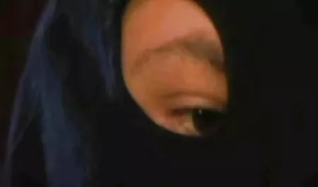 Homem negro com três paus grandes esticado em Triplo xvideos pornos gratuitos boca