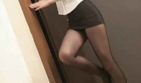 Quente Hap fica no banheiro e acaricia seu assistir um vídeo pornô grátis corpo