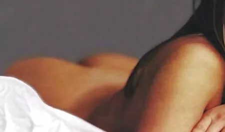 Apaixonado assistindo jovens jovens amantes porno gratis desenho na praia