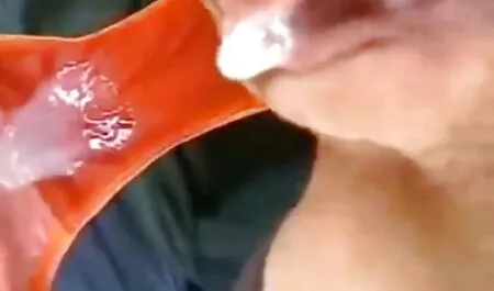 Homem forte arrancou a menina com um longo pau no sofá filme pornô grátis na internet