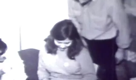 O proprietário conheceu pornos gratis brasileiros uma garota ruiva em meias