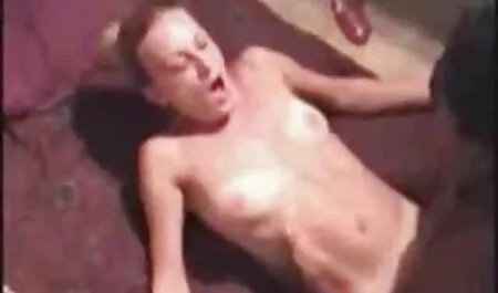 Eu entrei no porno gratis com bruna ferraz banheiro para lavar e urinar simultaneamente