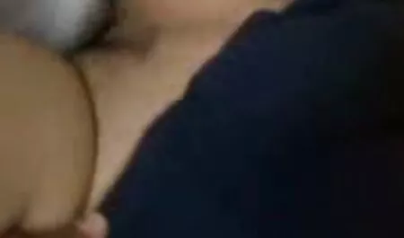 Atravessando videos pornos lesbicas gratis a floresta, o frango decidiu rolar no tronco