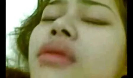 Ela me levou para o chá e ao mesmo tempo apertou sua buceta quero assistir um filme pornô gratuito