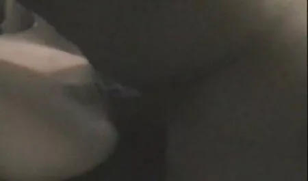 Ajude-a a levantar-se e video sexo oral grátis dar a menina abraços