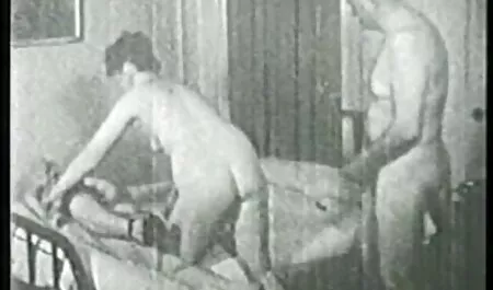A assistir os melhores vídeos de pornô loira foi forçada a chupar um pau