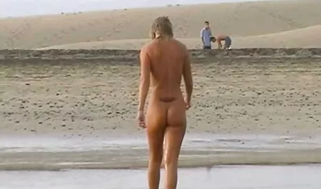 Dançando em uma máscara o vestido de renda mostrou eu quero assistir um vídeo pornô grátis a flexibilidade do corpo