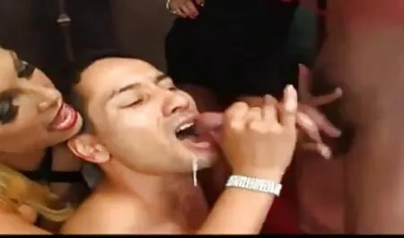 Bending sobre dela esposa em filme pornô grátis com mulher a cozinha mesa quer para porra uma grande galo anal