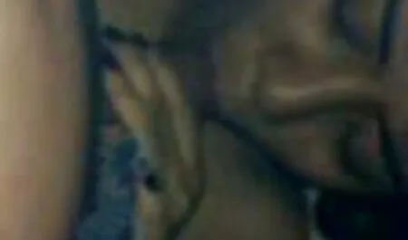 Ginasta práticas e quero assistir vídeo pornô gratuito tiras de corpo nu